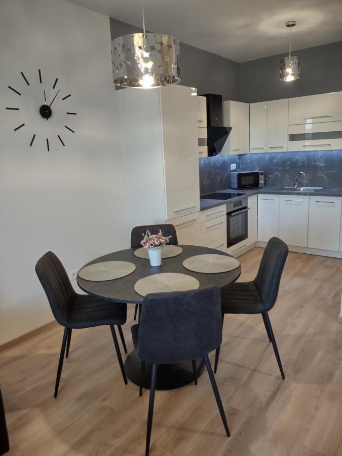 Apartamento Karina Apartman Dunajská Streda Exterior foto