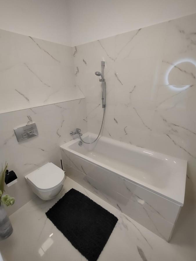 Apartamento Karina Apartman Dunajská Streda Exterior foto