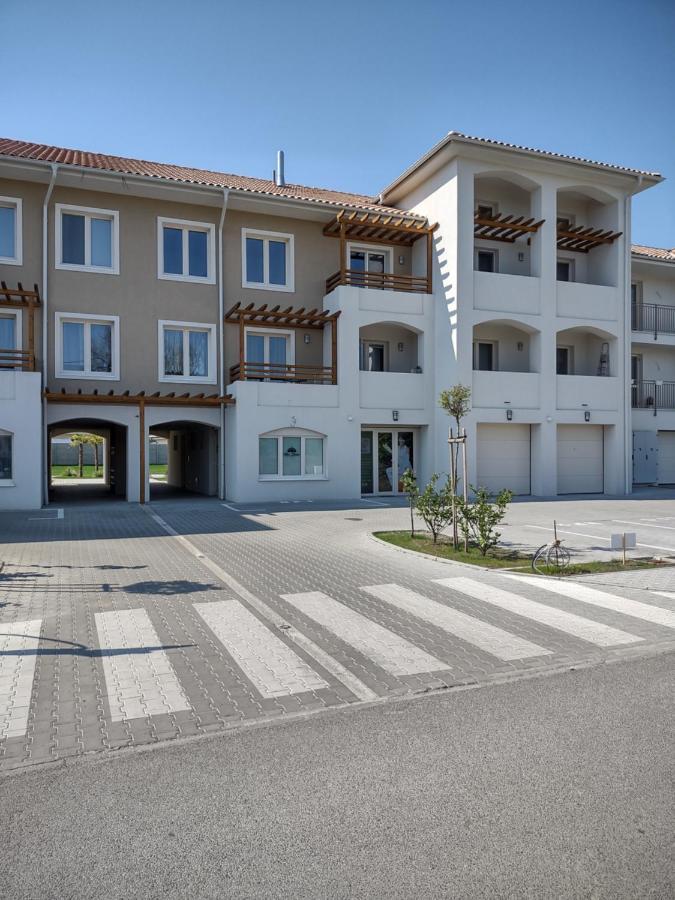 Apartamento Karina Apartman Dunajská Streda Exterior foto