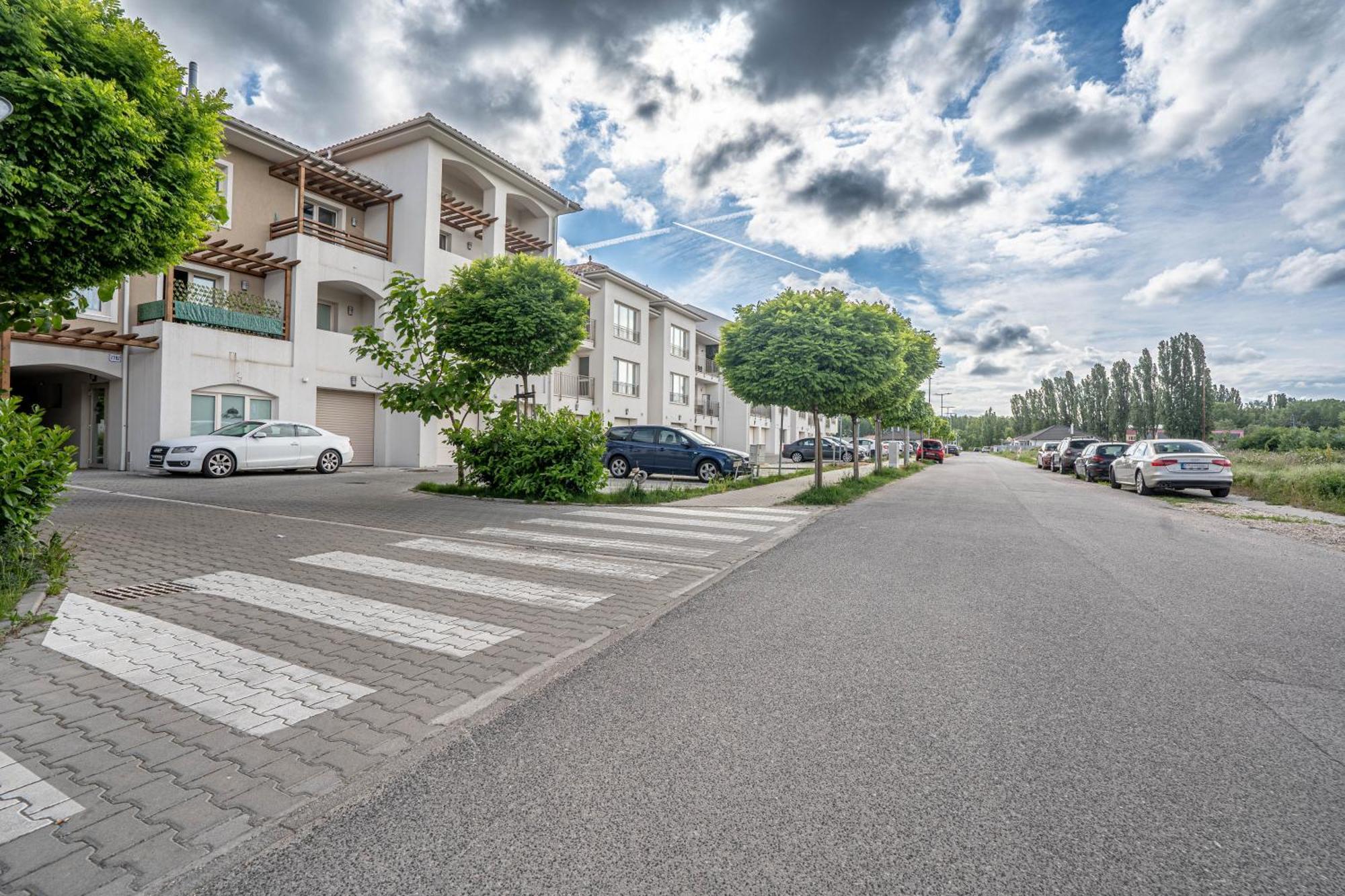 Apartamento Karina Apartman Dunajská Streda Exterior foto
