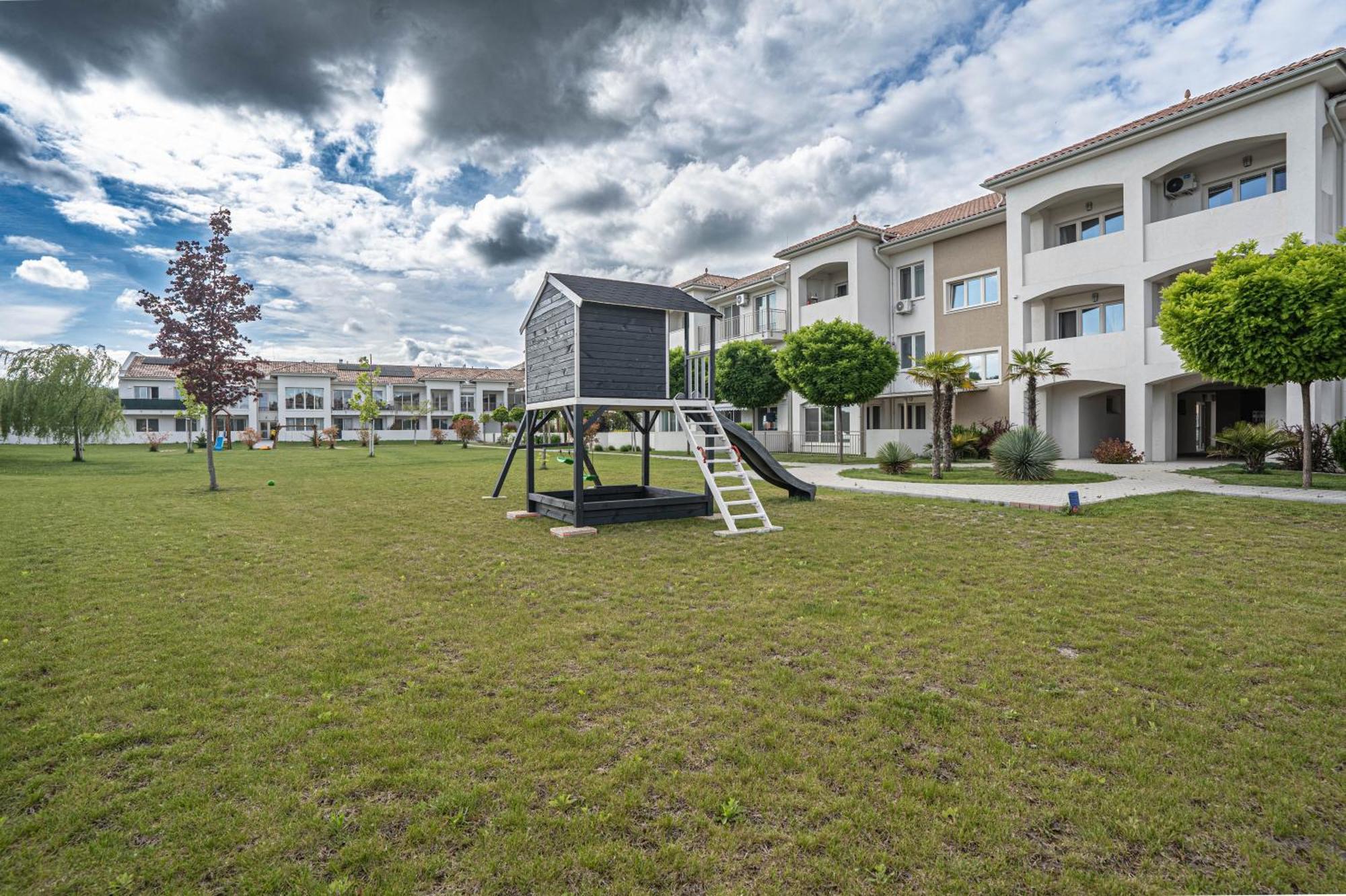 Apartamento Karina Apartman Dunajská Streda Exterior foto